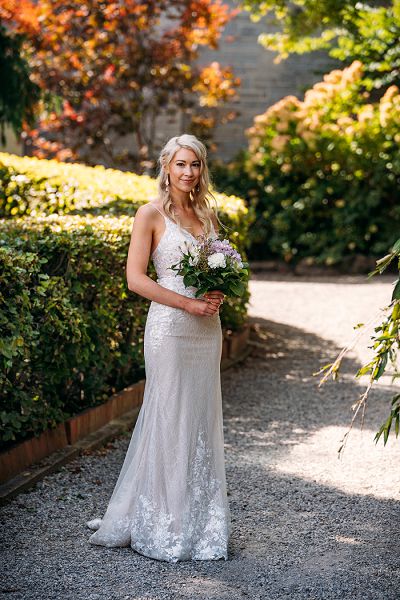 bridal portrait at oakes garden theatre